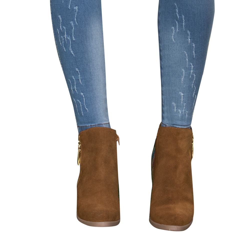 Jeans Levanta Cola Ochentero Azul Claro Tyt Simone
