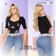 Blusa Ajustada Cuello Cuadrado Negra TyT Antología