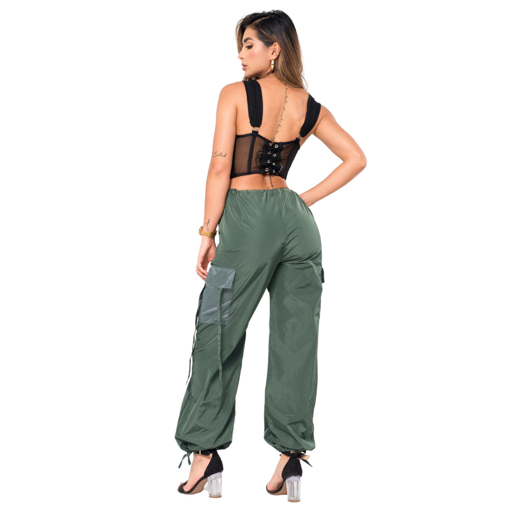 Pantalón Jogger Urbano Verde Militar Mujerón Urb0016 — cuerpo completo, vista posterior